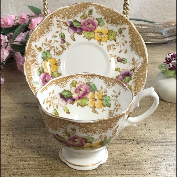 Vintage Royal Albert Crown China “Lovelace” Teacup & Saucer 1930c - Picture 8 of 8